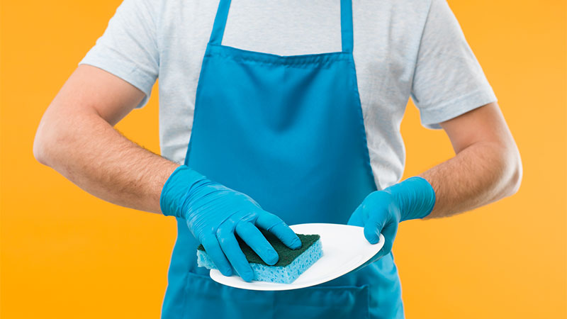 Consejos para fregar los platos a mano