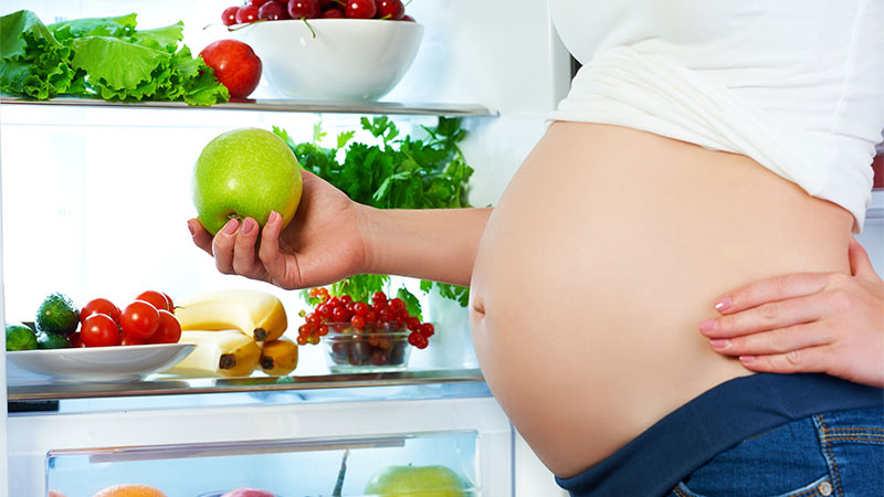 Alimentos prohibidos en el embarazo: cuáles son y por qué evitarlos